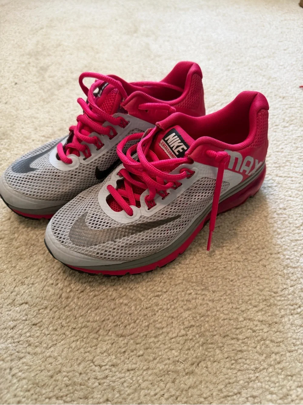 Nike Air Max Women’s Size 6 555764-012 From 2014